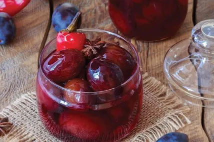 Мариновані сливи з перцем