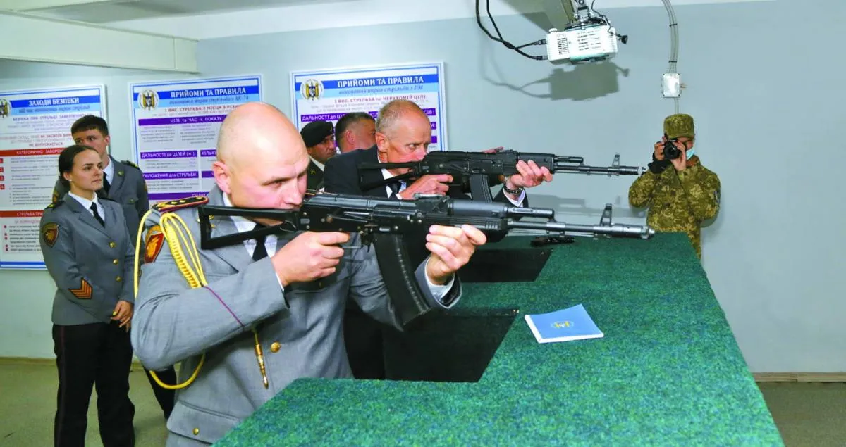 Іноземні гості вправлялись у вмінні стріляти.