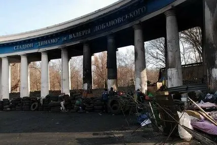 На цій колонаді стадіону "Динамо" бійці "Беркуту" у січні 2014-го катували майданівців. Фото із соцмереж.
