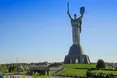 На щиті «Батьківщини-матері» в столиці закінчують готувати тризуб