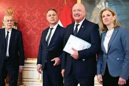 Зустріч у віденському палаці Гофбург (зліва направо): президент Австрії Ван дер Беллєн, віцеканцлер Баблєр, канцлер Штокер і глава МЗС Майнль-Райзінґер. Фото AFP