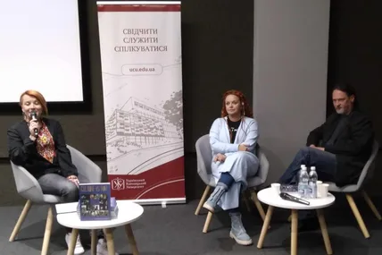 Дискусія "Культура vs війна: Бути вільними, щоб творити" Я. Яковлева, І. Вітовська, А. Різоль (зліва направо). Фото автора
