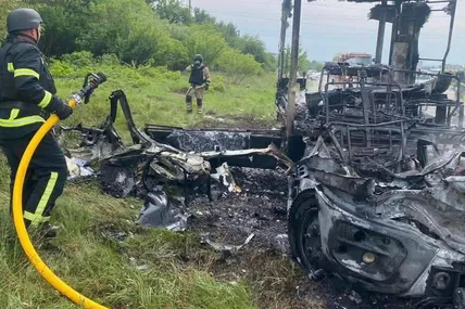 росія атакувала службову автівку енергетиків у передмісті Сум. Фото: міська рада