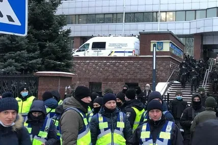 Неприхований тиск на слідство з метою бажаного для Банкової результату: Ірина Геращенко повідомила про перешкоджання активістам біля Апеляційного суду Києва