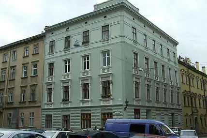 Будинок виходить одним фасадом на вулицю Ставропігійську, іншим – на вулицю Федоровича. Фото зі сайту “Прадідівська слава”
