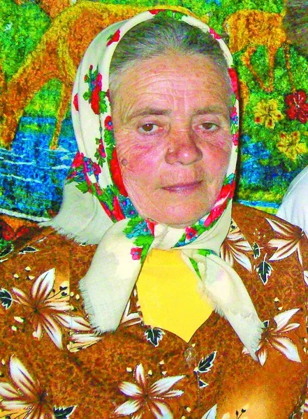 Мати-героїня, колишня колгоспна доярка ніколи не могла подумати, що її поховають без священицького “Вічная пам’ять!”.