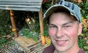 Майстер-фасадник відновлює у лісах занедбані джерела