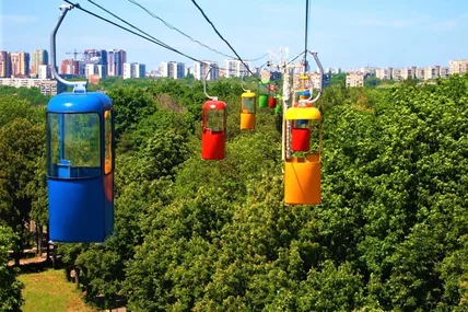 Такий вигляд має канатна дорога в Харкові. Фото з інтернетджерел