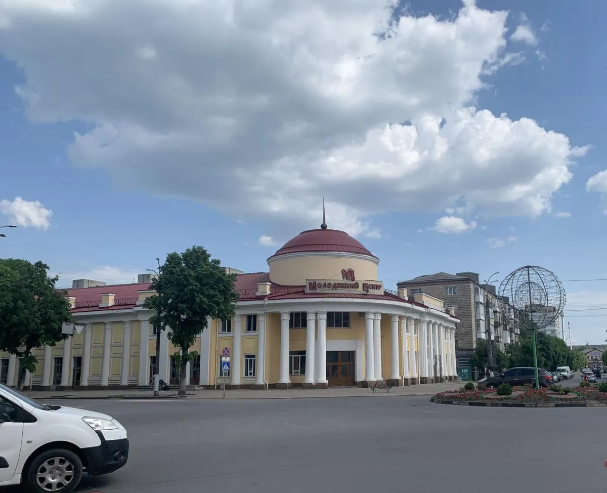 Площа, яку в народі називають Угол: перехрестя чотирьох доріг центру