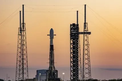 SpaceX запустила 18 супутників, серед них — апарат для майбутньої приватної космічної станції
