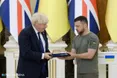 У Києві Джонсон отримав Орден Свободи та вчився вимовляти «День Незалежності» (ВІДЕО)