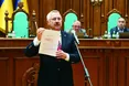 «Конституційним Судом керує особа, голос якої допоміг ухвалити горезвісні „харківські угоди“, що призвели до війни…»