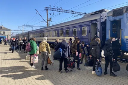 Як зазначили у Дрогобицькій міськраді, люди тікають від війни та холоду. Фото із мережі