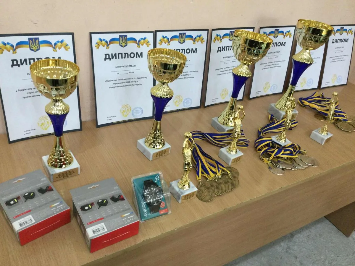 Нагороди чекають своїх героїв. Фото автора
