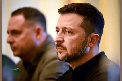 Тінь відставленого Андрія Єрмака і далі супроводжує Володимира Зеленського...