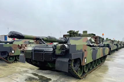 «Перші 28 танків M1A2SEPv3 ABRAMS уже в Польщі, – повідомив нещодавно у соцмережі Х міністр оборони Косіняк-Камиш. – Усього ж матимемо 250 таких «Абрамсів». Фото Х.