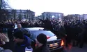За день до приїзду президента у Червонограді білили бордюри і встановлювали лавочки