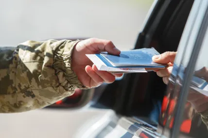 У ДПСУ розповіли, які документи потрібно мати для перетину кордону чоловікам віком 18-22 роки. Фото: Укрінформ