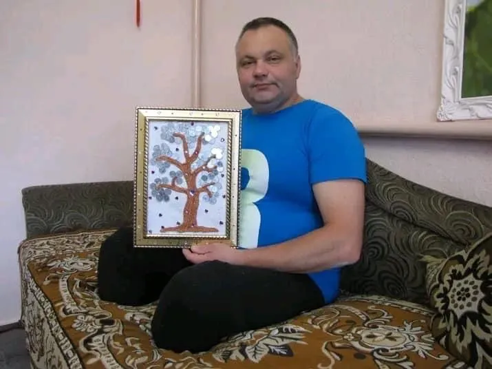 Пан Анатолій каже, що йому дуже допомагають друзі. Без їхньої підтримки він би ніколи не подолав труднощів.