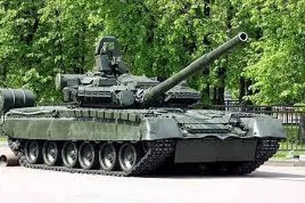 На фото Т-80
