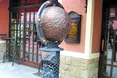Вийшов з кафе і заблудився — покрути глобус