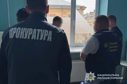 27.08.2026, 14:15				


									На Львівщині судитимуть лікаря, який вимагав $ 9 тисяч за продовження інвалідності							

										Хірург однієї з лікарень Львівщини постане перед судом за підозрою у вимаганні 9 тисяч доларів у військовозобов'я