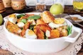 Теплий салат з тюфтельками і карамелізованими яблуками