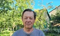 Таким величезним яблуком різдвяну ялинку не прикрасиш