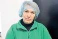 Дружина воїна виготовляє сир