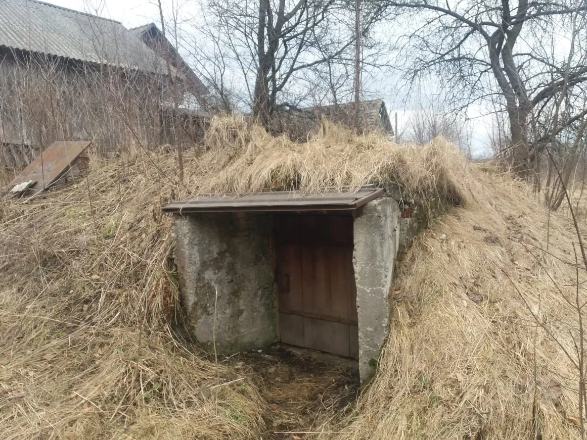 Колишня пивниця стала бомбосховищем. Фото автора