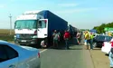 Аби обминути продовольчу блокаду Криму, деякі спритники їхали фурами через... цвинтар
