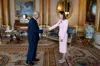 «Символ нашої культури»: українську вишиванку подарували британському королю