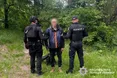 Стрілянина посеред вулиці на Хмельниччині: затримано зловмисника, який відкрив вогонь по перехожих та дітях