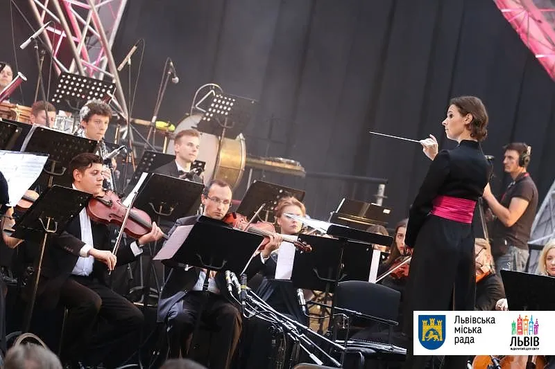 Фінальний концерт класичної музики на сцені Оперного театру. У складі оркестру на скрипці Моцарта зіграв скрипаль Франк Стадлер.