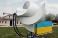 Цей вітряк виробляє енергію майже у повний штиль!