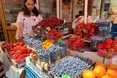 На ринках Львова черешня з Сербії, Греції та Іспанії