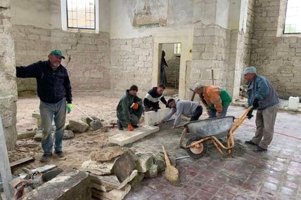 Занедбаний за комуністів костел у Демні перетворюють на сучасний мистецький центр