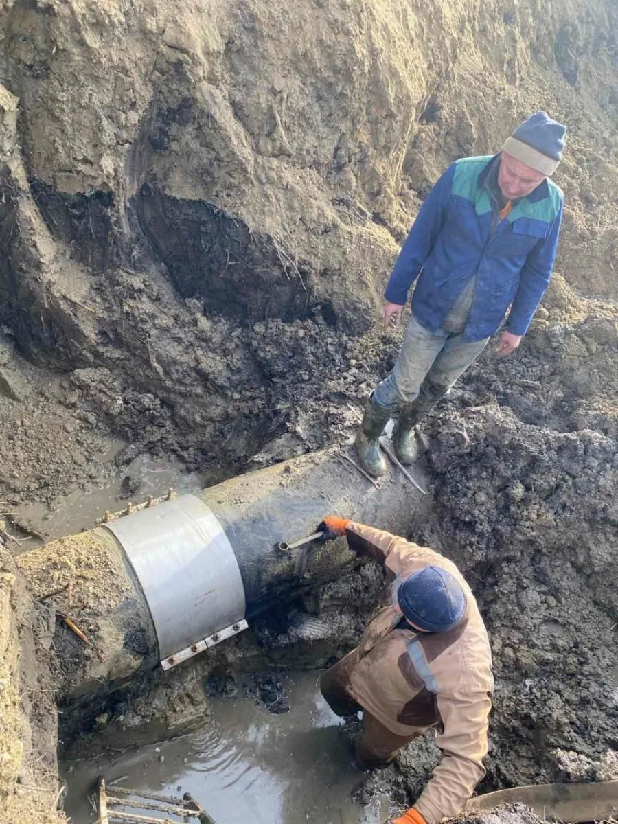Роботу зроблено, "бандаж" накладено. Фото КП "Дрогобич водоканал".