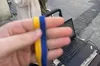 Торгівля синьо-жовтими стрічками змінила прописку: замість центру — площа Двірцева