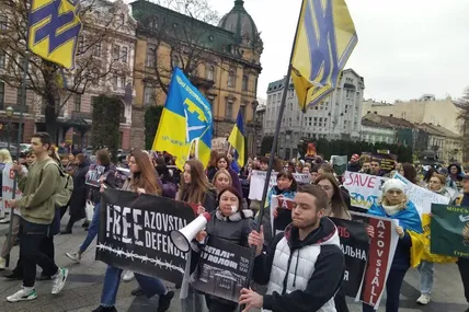 Рідні захисників Маріуполя влаштували ходу у Львові, щоб нагадати про полонених. Фото Суспільне Львів