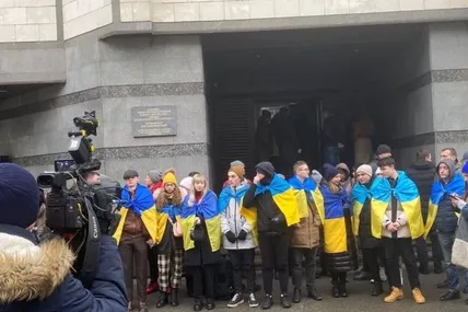 Під стінами Конституційного Суду України відбулася акція. Фото ЄС
