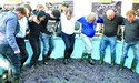 Сиру, вина і видовищ!