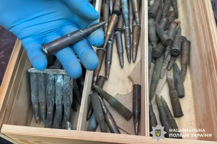 Поліцейські Львівщини викрили торговця зброєю та боєприпасами. Фото: Поліція Львівської області