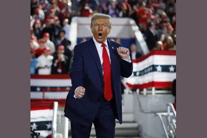 Криптовалюта, гольф, ліцензійні збори: Трамп задекларував щонайменше $1,6 млрд доходу. Фото: 24 канал
