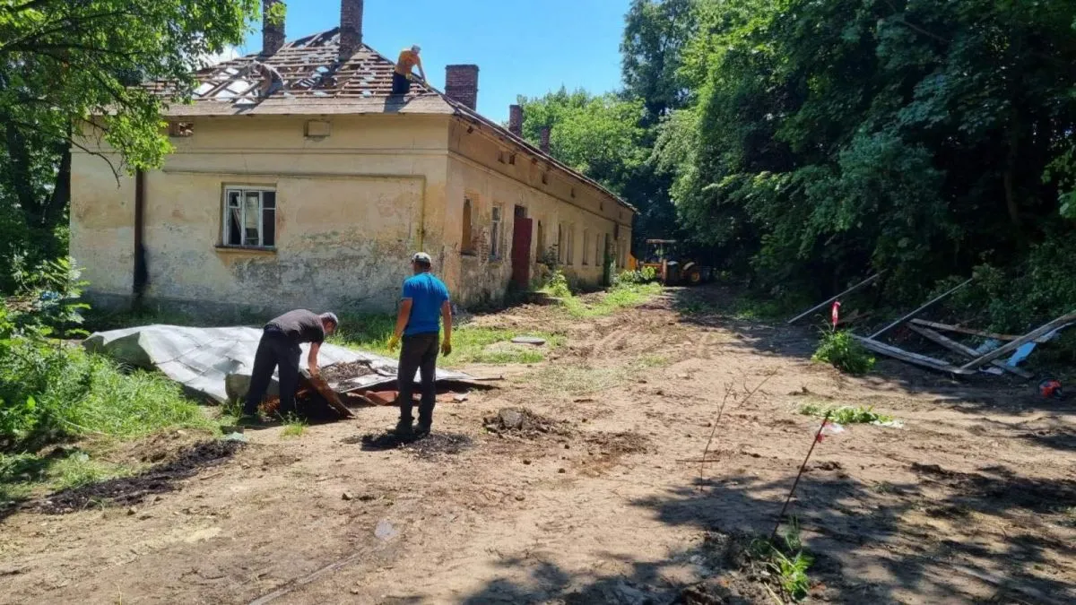 В цій будівлі офтальмологічної поліклініки постане центр підтримки людей, які втратили дім