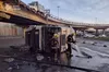 У Києві вантажівка злетіла з мосту