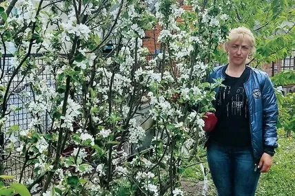 Любов Бойко любить доглядати плодові дерева. Фото з домашнього архіву родини Бойків