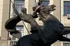 У Львові затримали чоловіка, який виліз на пам’ятник Юрію Змієборцю