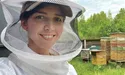 Поки чоловік на війні, пасіку доглядає дружина