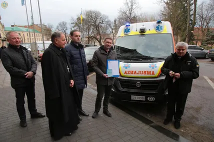 Папа Франциск подарував автомобіль швидкої одній із дитячих лікарень Львівщини